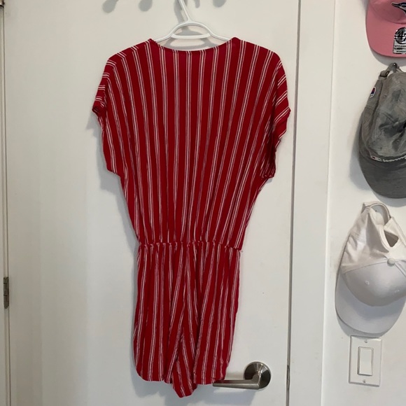 White and red romper - Picture 2 of 3